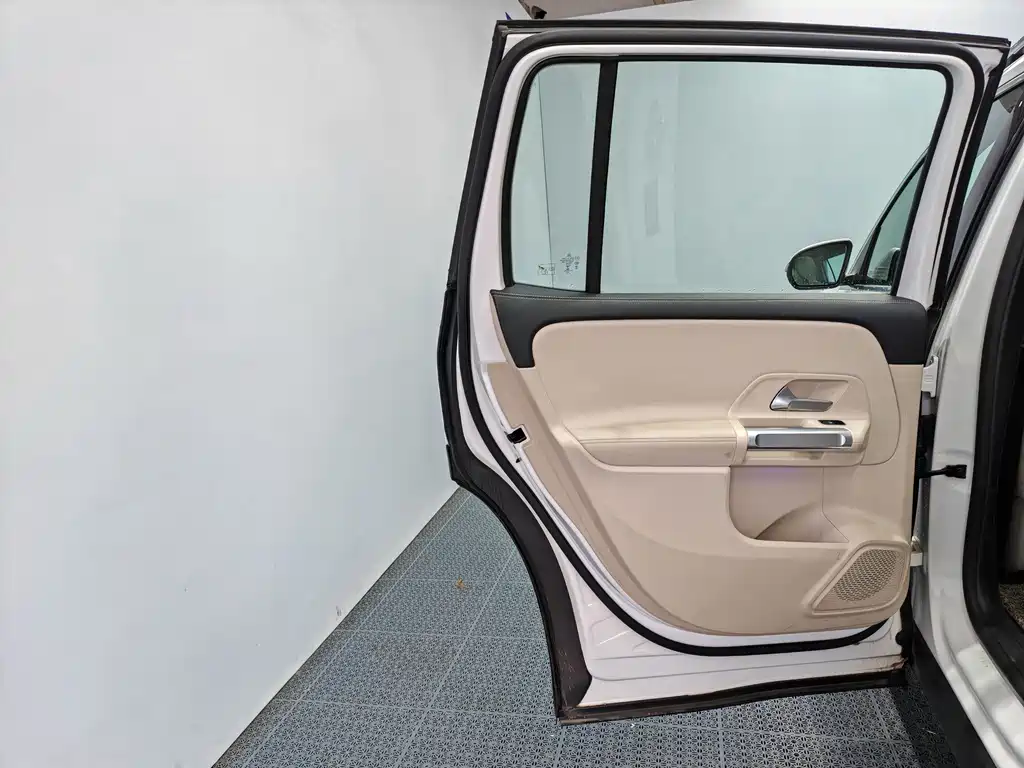 Mercedes-Benz EQB — миниатюра 14
