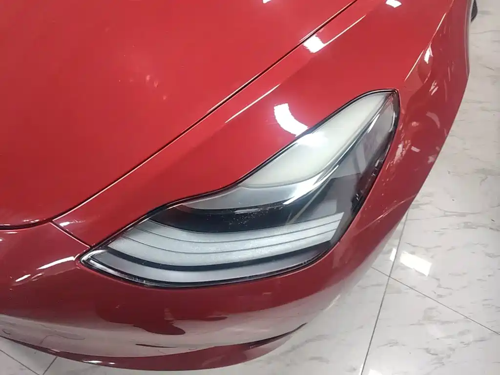 Tesla Model 3 — миниатюра 24