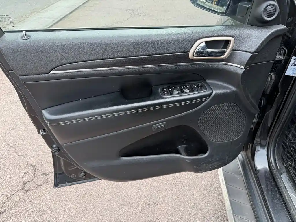 Jeep Grand Cherokee (Import) — миниатюра 6