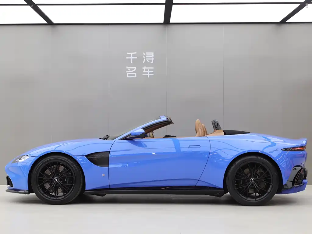 ASTON MARTIN V8 VANTAGE