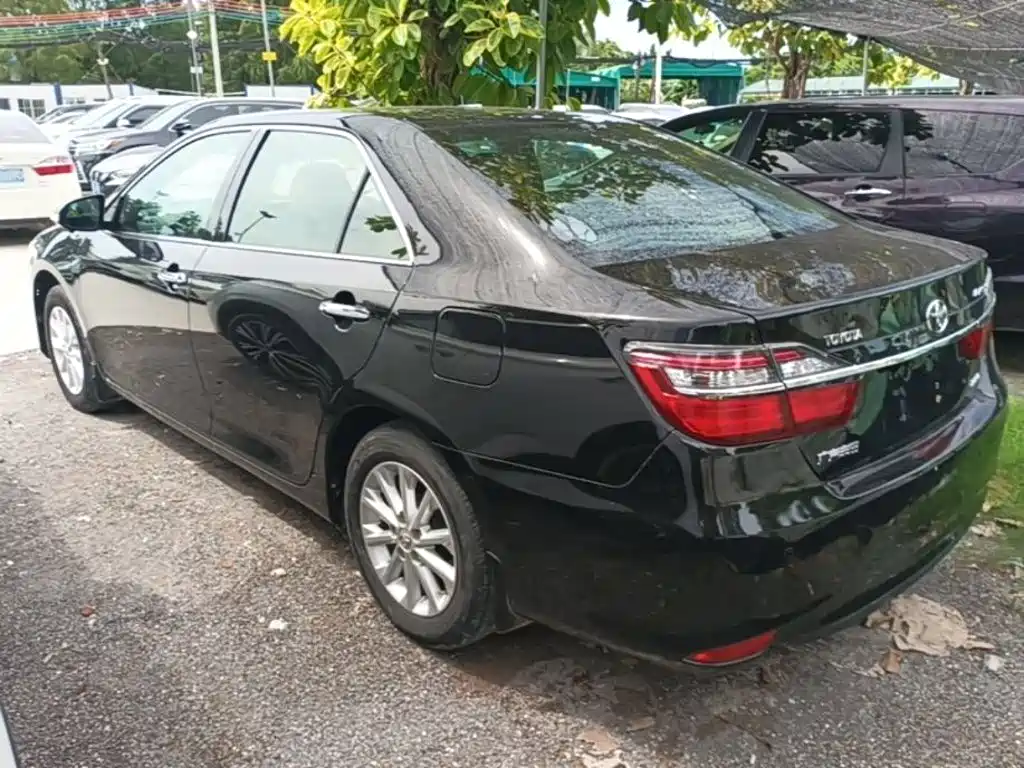Toyota Camry — миниатюра 5