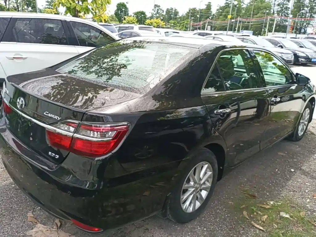 Toyota Camry — миниатюра 7