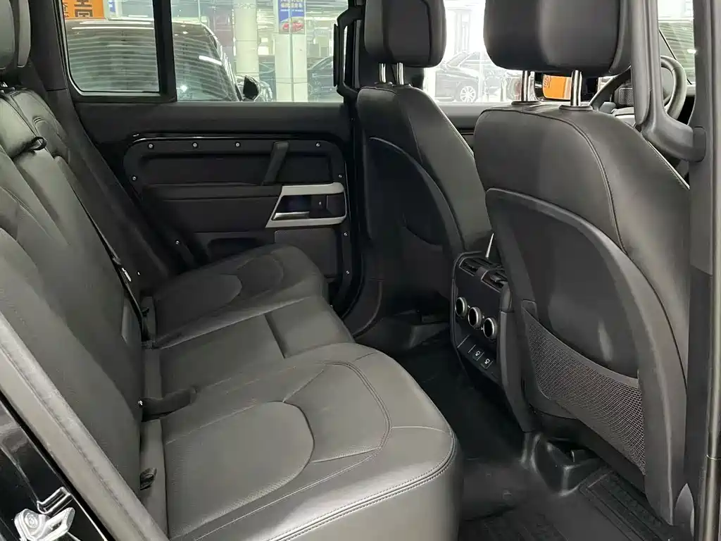 Land Rover Defender — миниатюра 7
