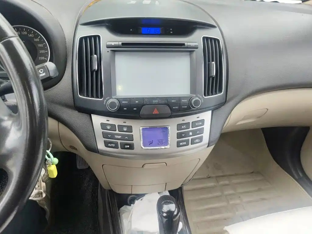 Hyundai Elantra — миниатюра 14