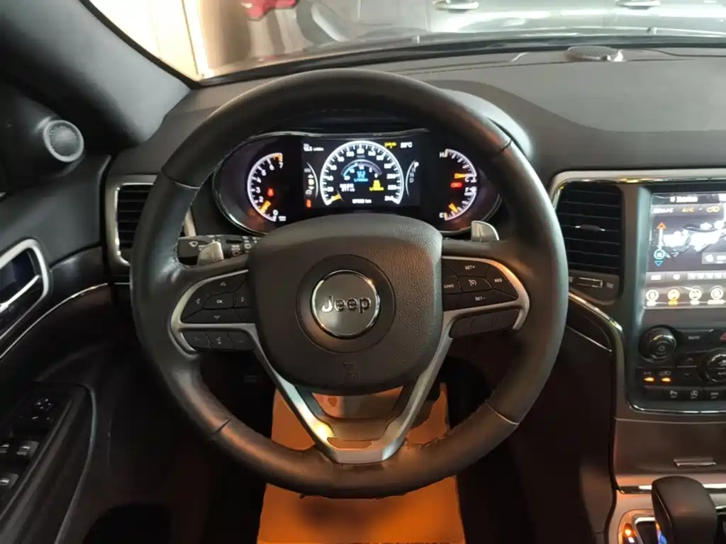 Jeep Grand Cherokee (Import) — миниатюра 11