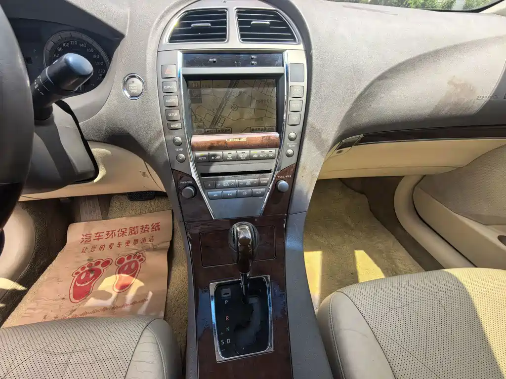 Lexus ES — миниатюра 17