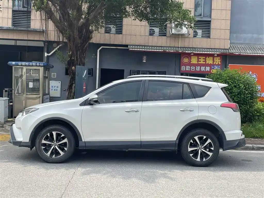 Toyota RAV4 — миниатюра 3