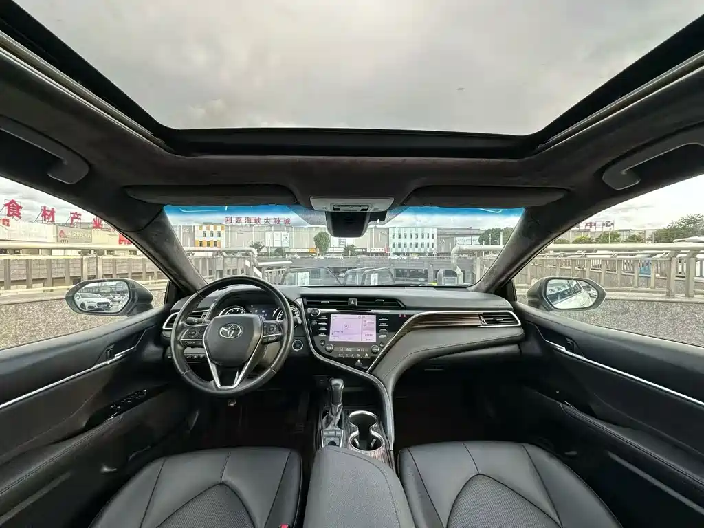 Toyota Camry — миниатюра 5