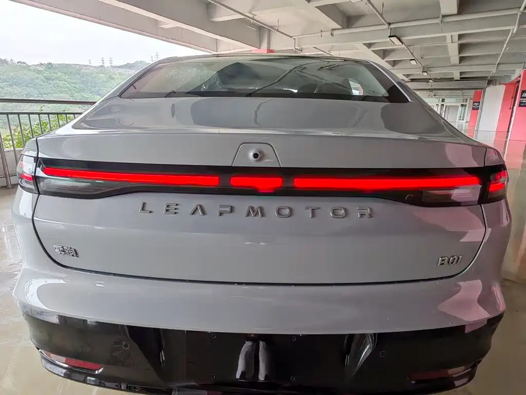 Leapmotor Leapmotor B01 — миниатюра 8