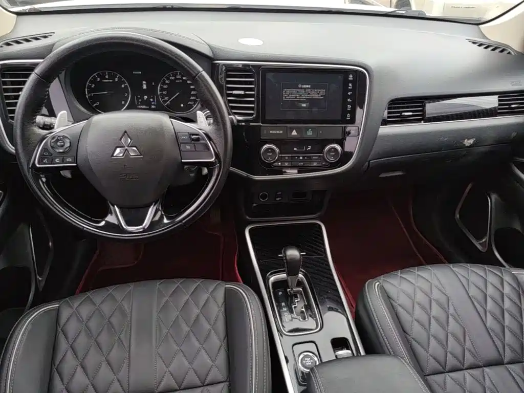 Mitsubishi Outlander — миниатюра 10