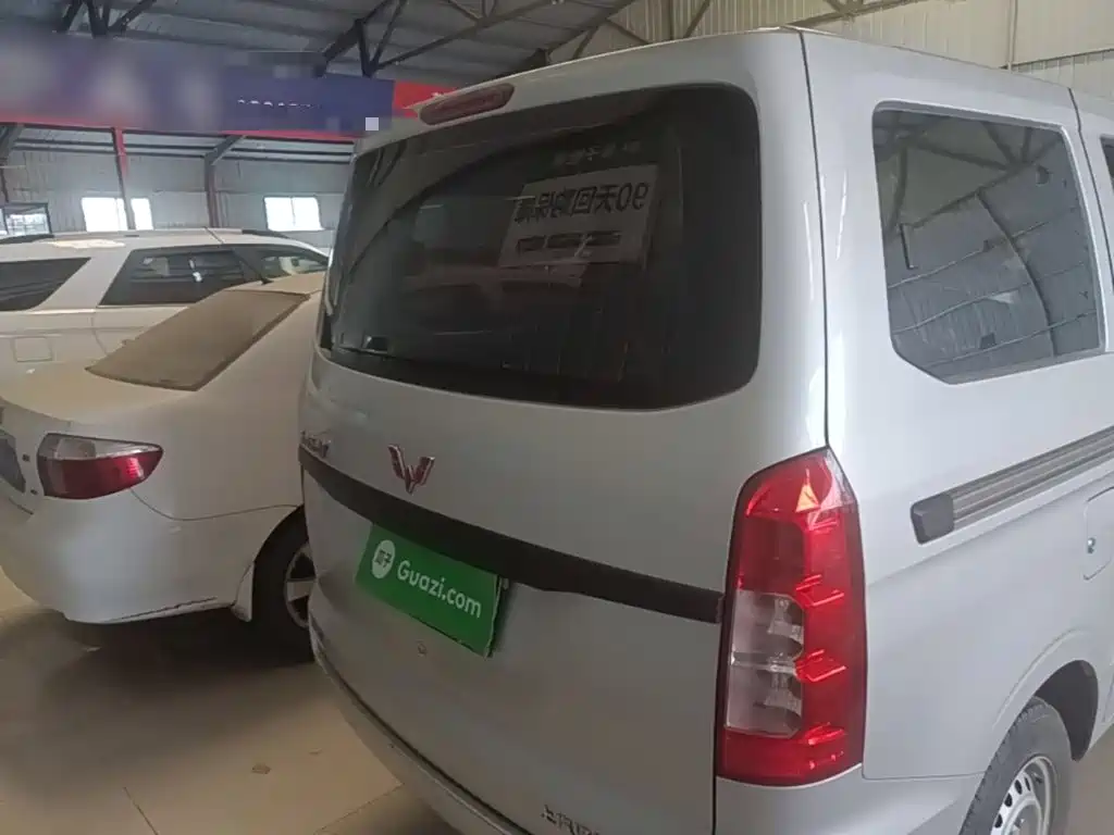 Wuling Hongguang V — миниатюра 6