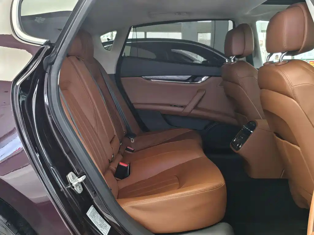 Maserati Quattroporte — миниатюра 12