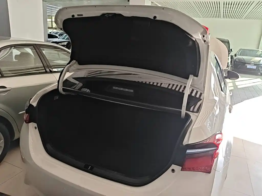 Toyota Corolla Hybrid — миниатюра 19