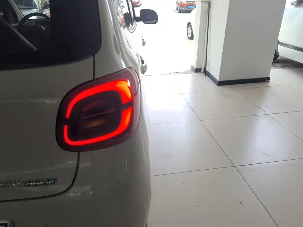 Wuling MINIEV — миниатюра 8