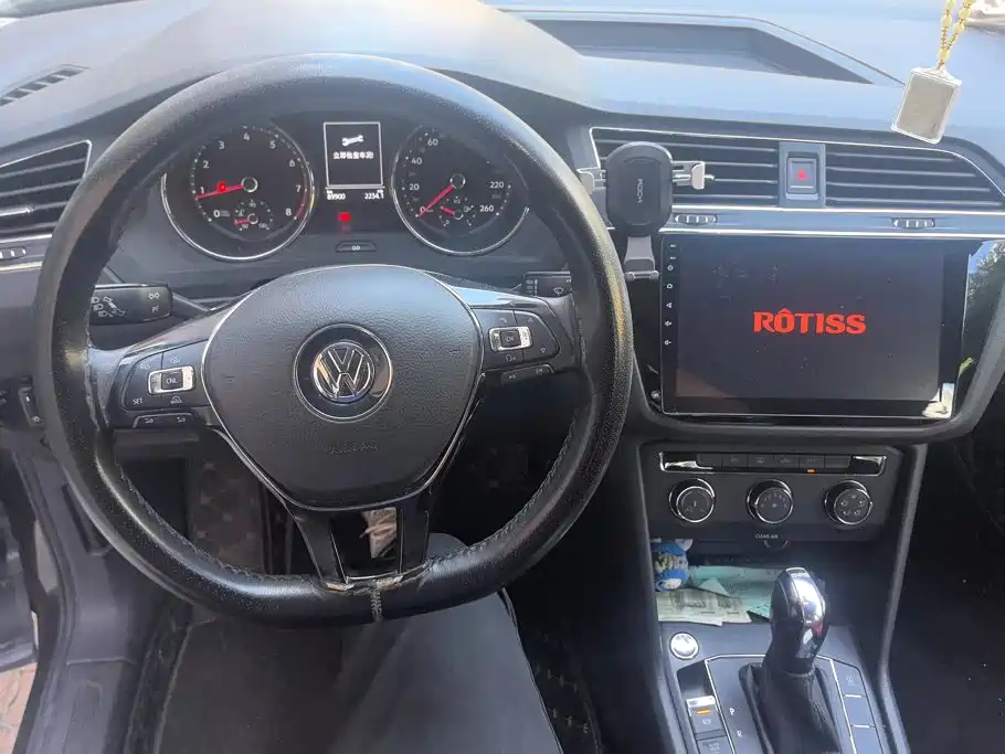 Volkswagen Tiguan L — миниатюра 12