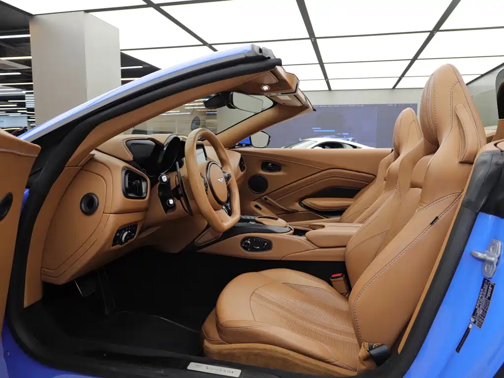 ASTON MARTIN V8 VANTAGE