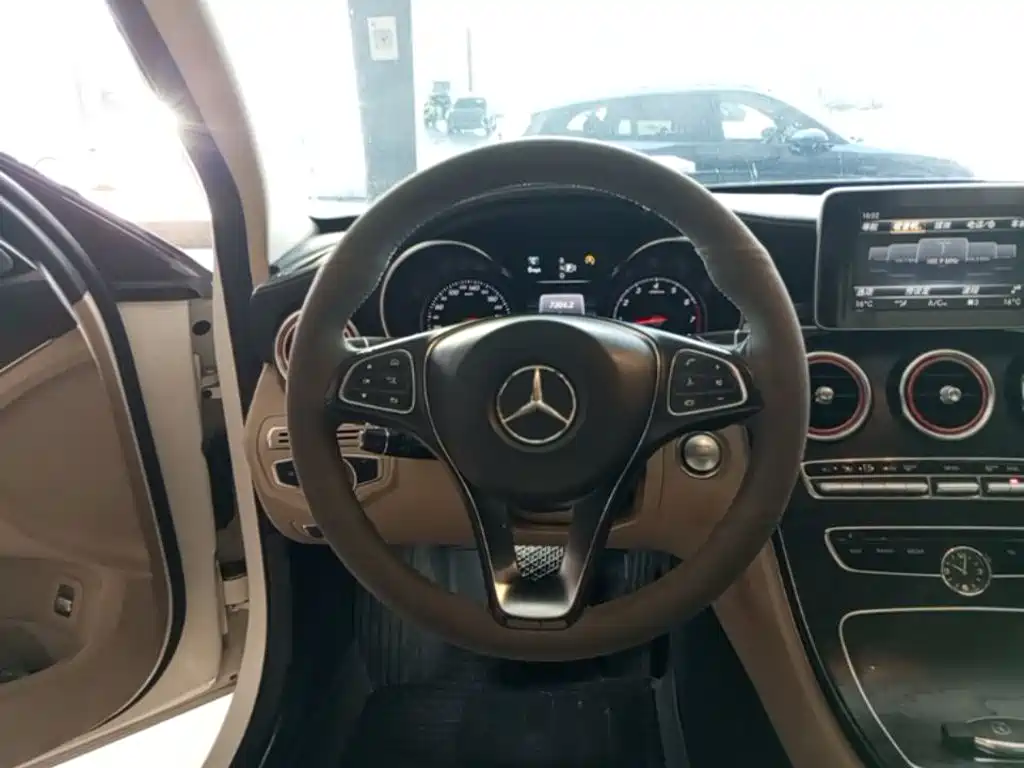 Mercedes-Benz C-Class — миниатюра 11