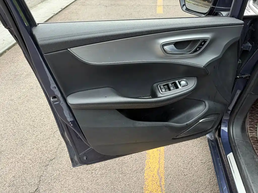Roewe iMAX8 — миниатюра 6
