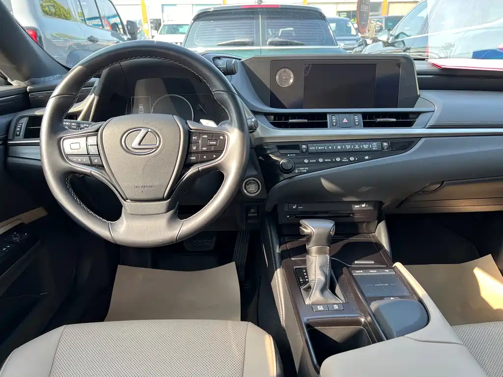 Lexus ES — миниатюра 11