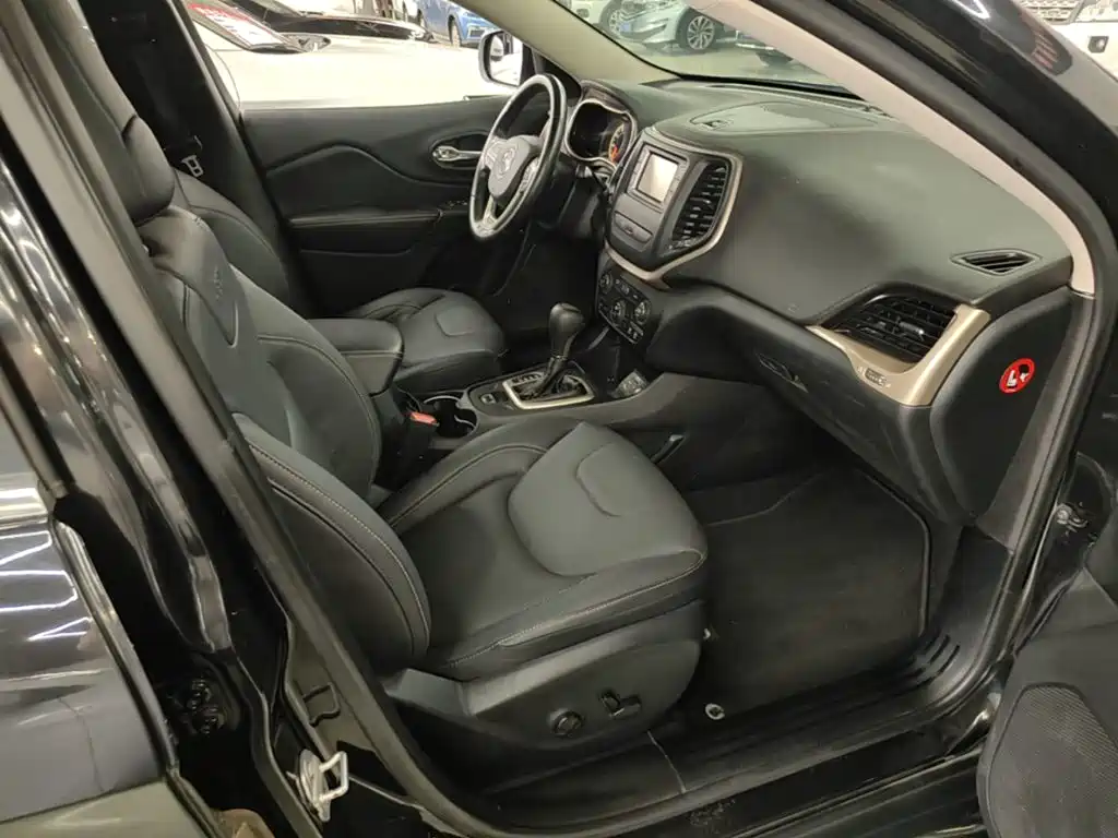 Jeep Cherokee — миниатюра 25