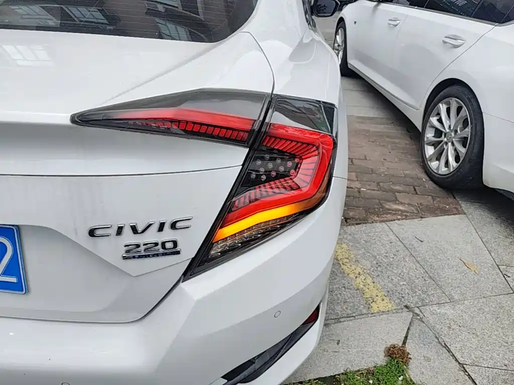 Honda Civic — миниатюра 8