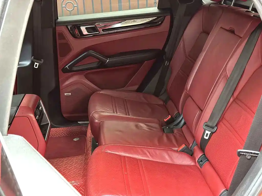 Porsche Cayenne — миниатюра 5