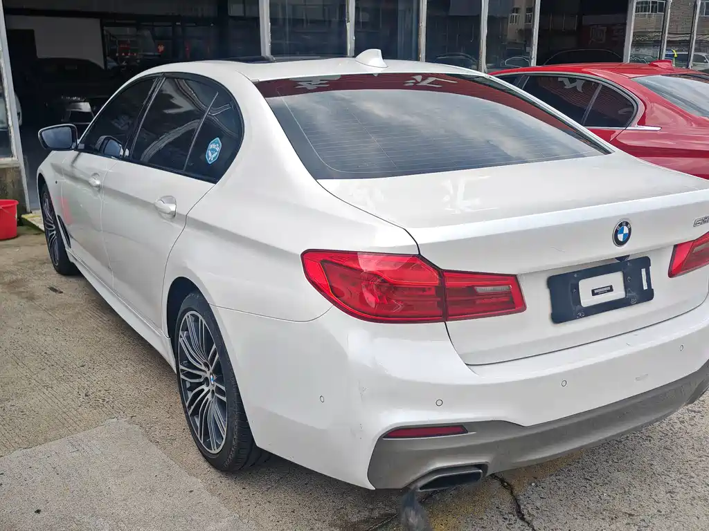 BMW 5 Series — миниатюра 3