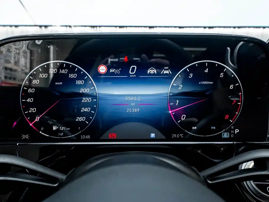 Mercedes-Benz E-Class — миниатюра 11