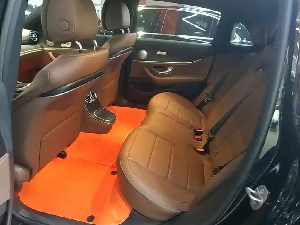 Mercedes-Benz E-Class — миниатюра 17