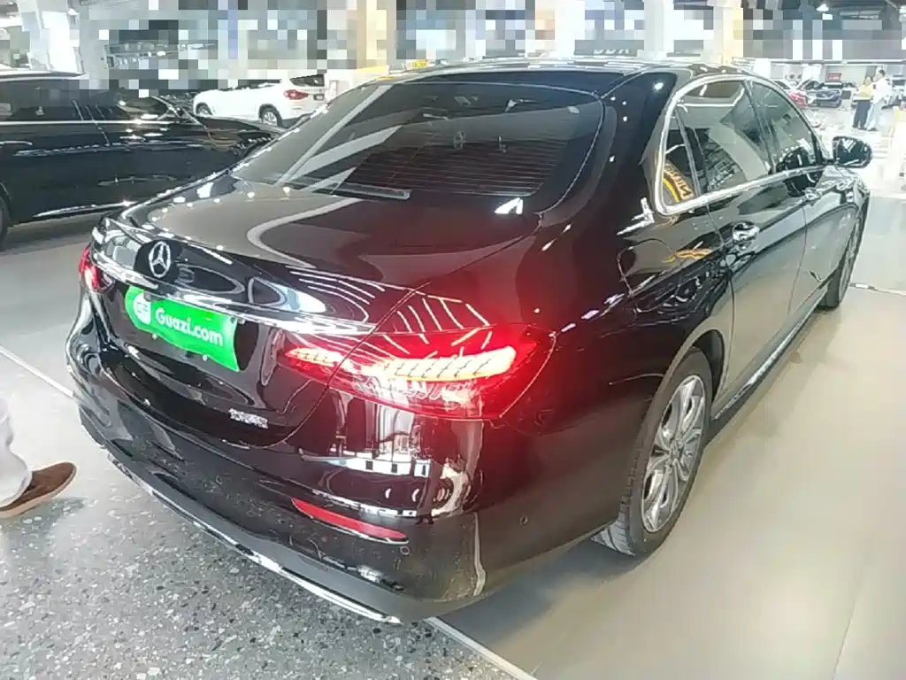 Mercedes-Benz E-Class — миниатюра 7
