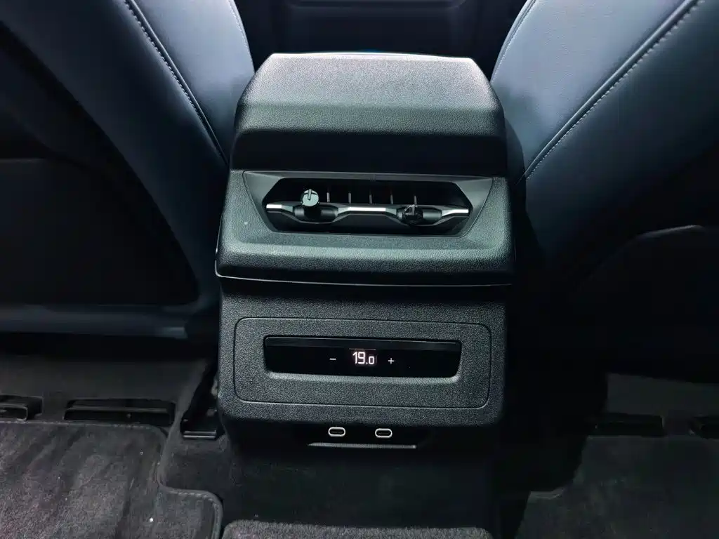 Audi Q6L e-tron — миниатюра 17