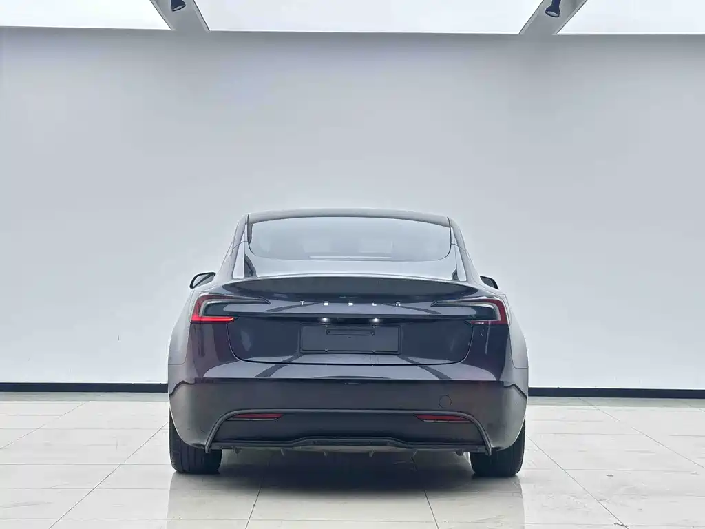 Tesla Model 3 — миниатюра 11
