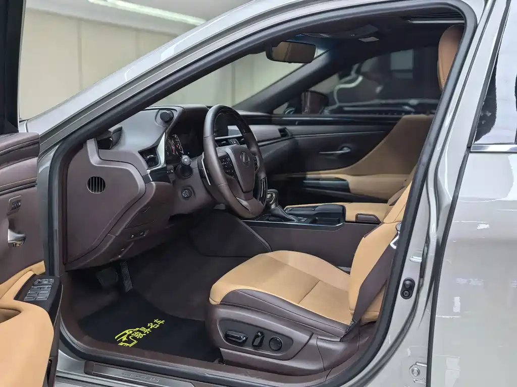Lexus ES — миниатюра 10
