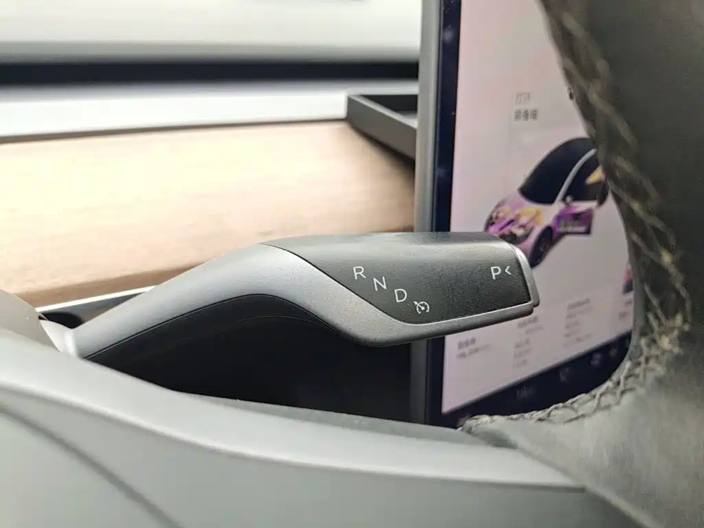Tesla Model 3 — миниатюра 14