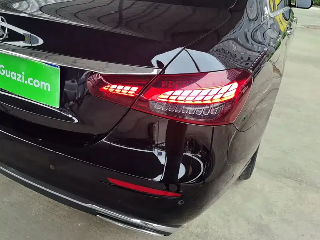 Mercedes-Benz E-Class — миниатюра 8