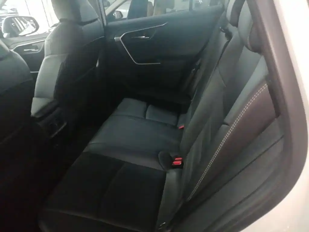 Toyota RAV4 — миниатюра 17
