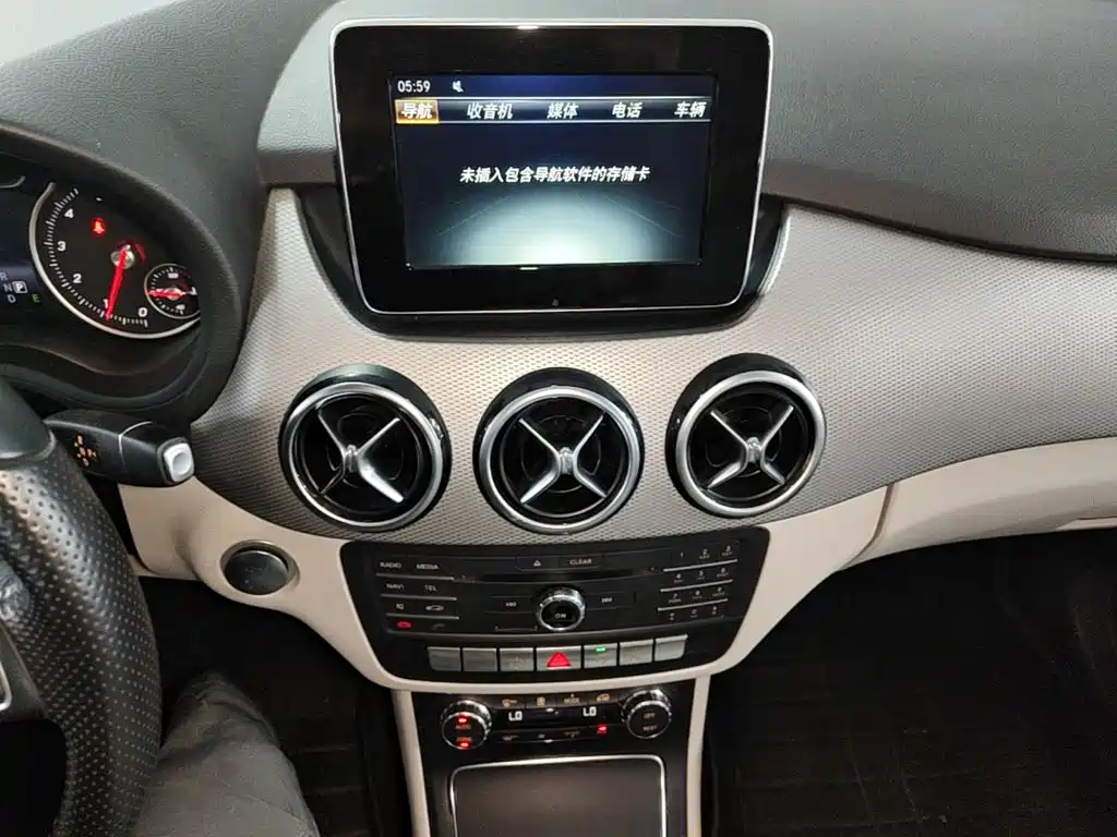Mercedes-Benz B-Class — миниатюра 18