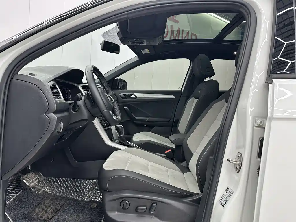 VOLKSWAGEN T ROC EXPLORING SONGS