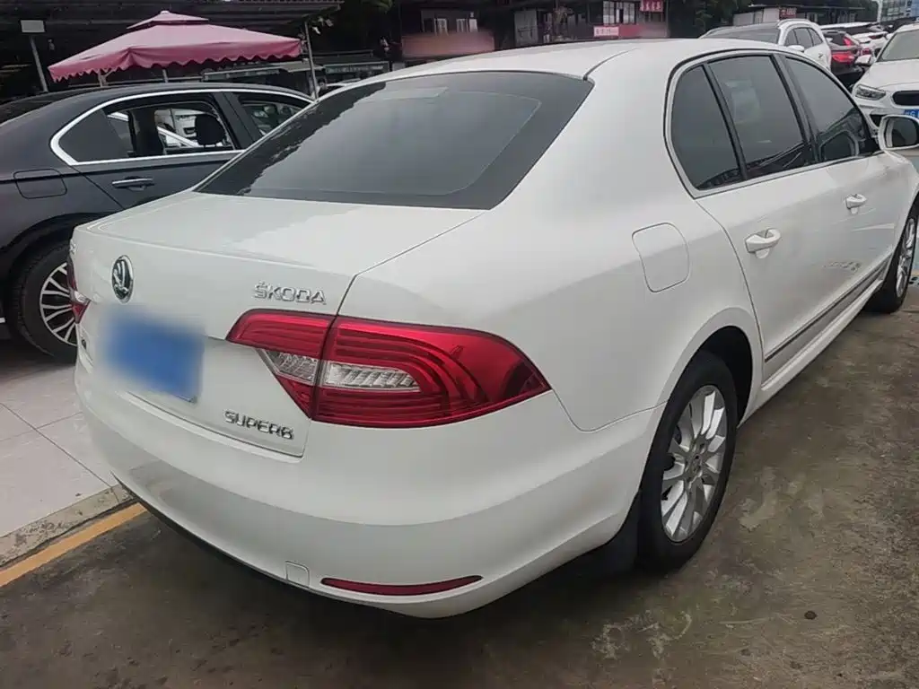 Skoda Superb — миниатюра 6