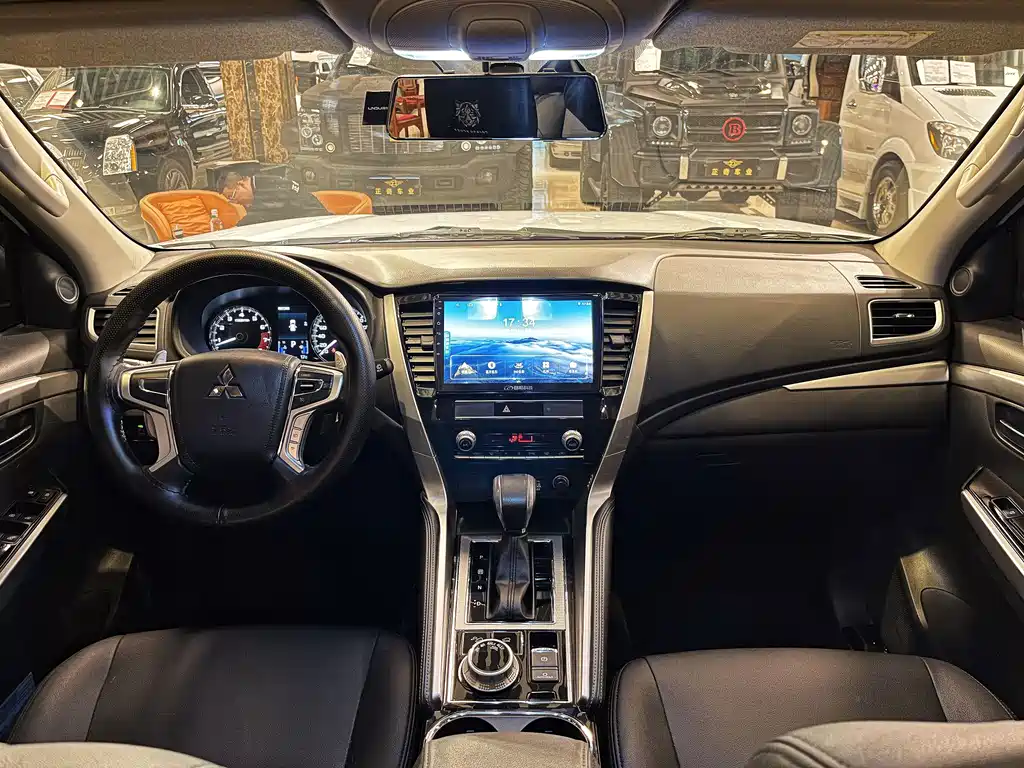 Mitsubishi Pajero Sport (Import) — миниатюра 12