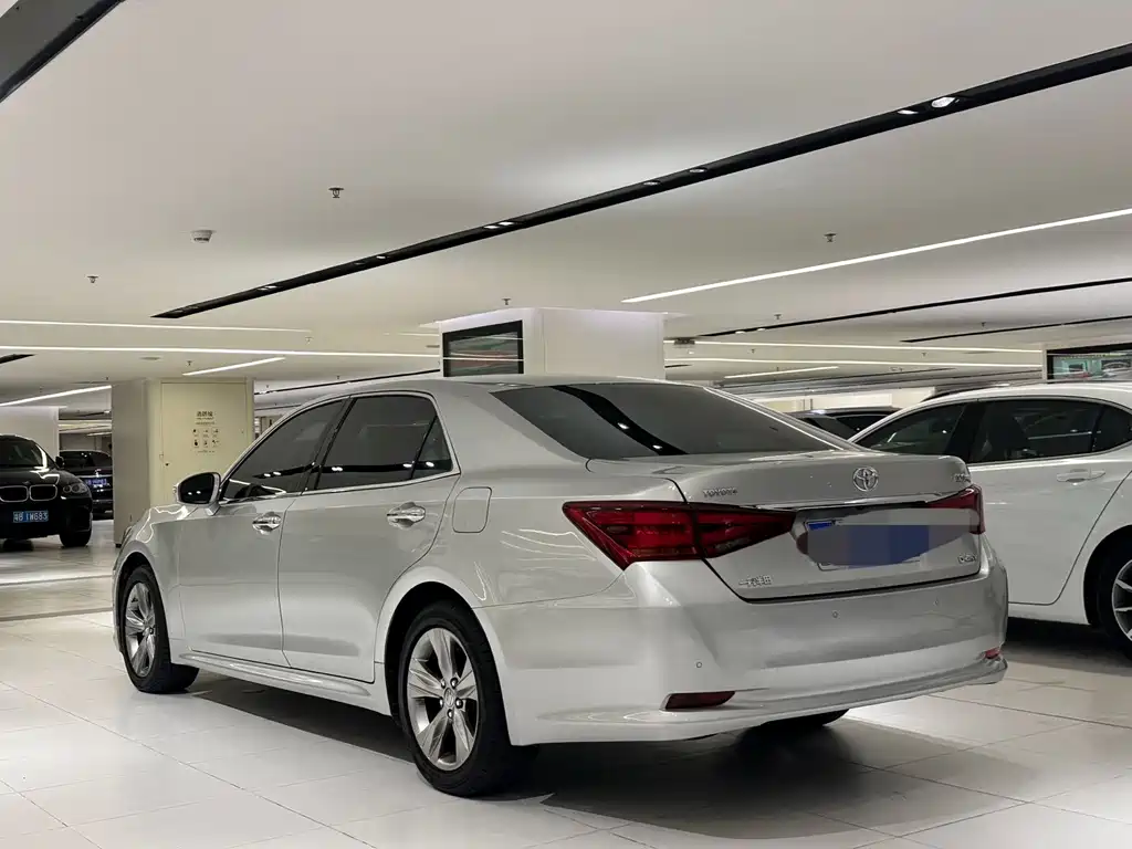 Toyota Crown — миниатюра 18