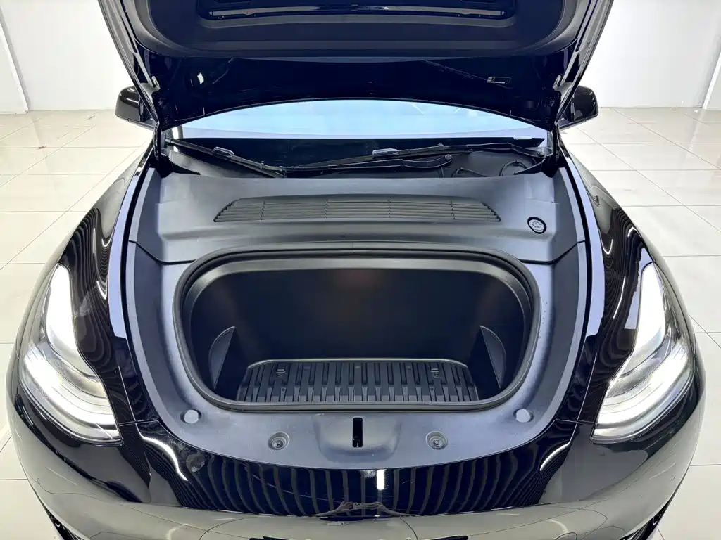 Tesla Model Y 2023 — фото 17
