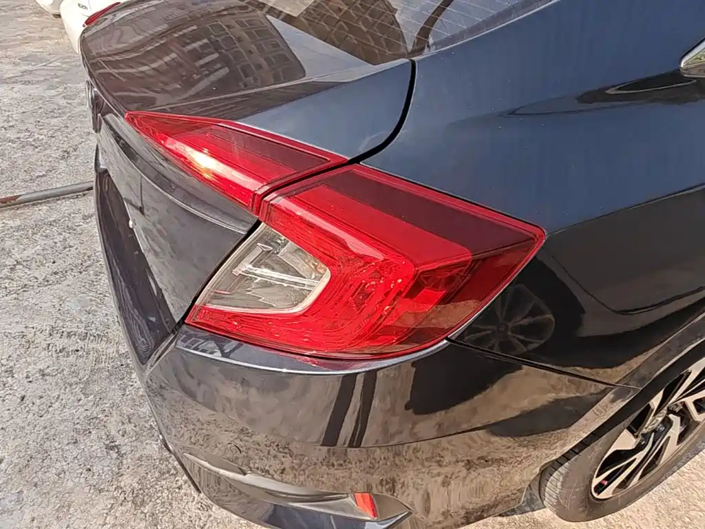 Honda Civic — миниатюра 8