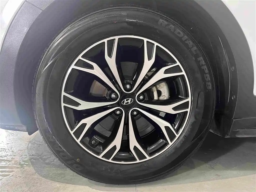 Hyundai Santa Fe — миниатюра 5