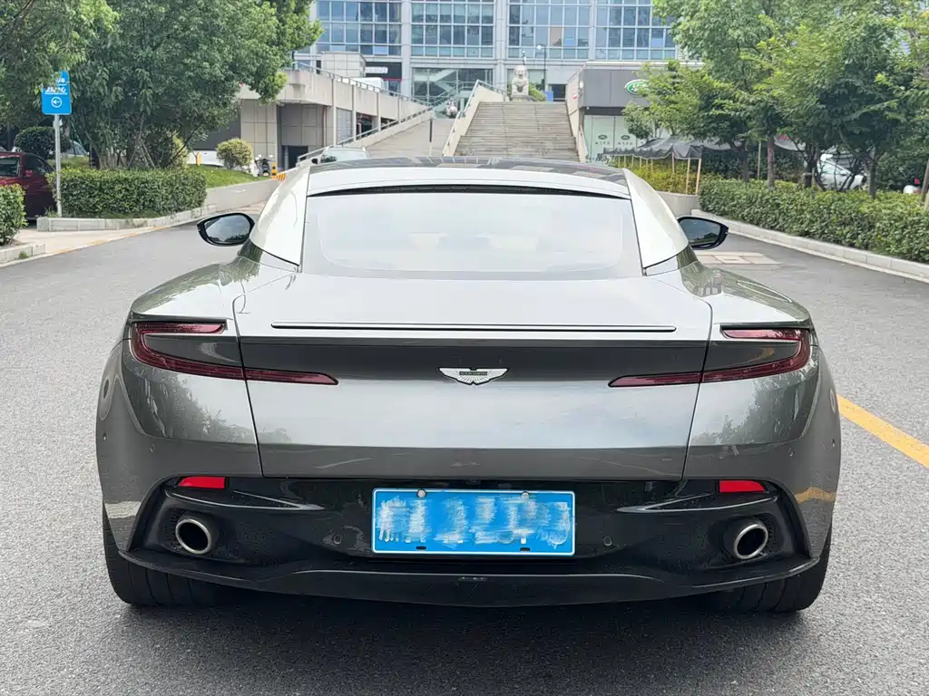 Aston Martin DB11 — миниатюра 3