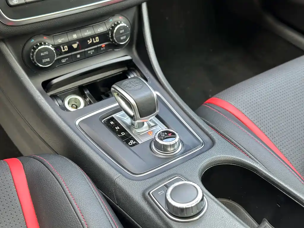 Mercedes-Benz GLA AMG — миниатюра 11