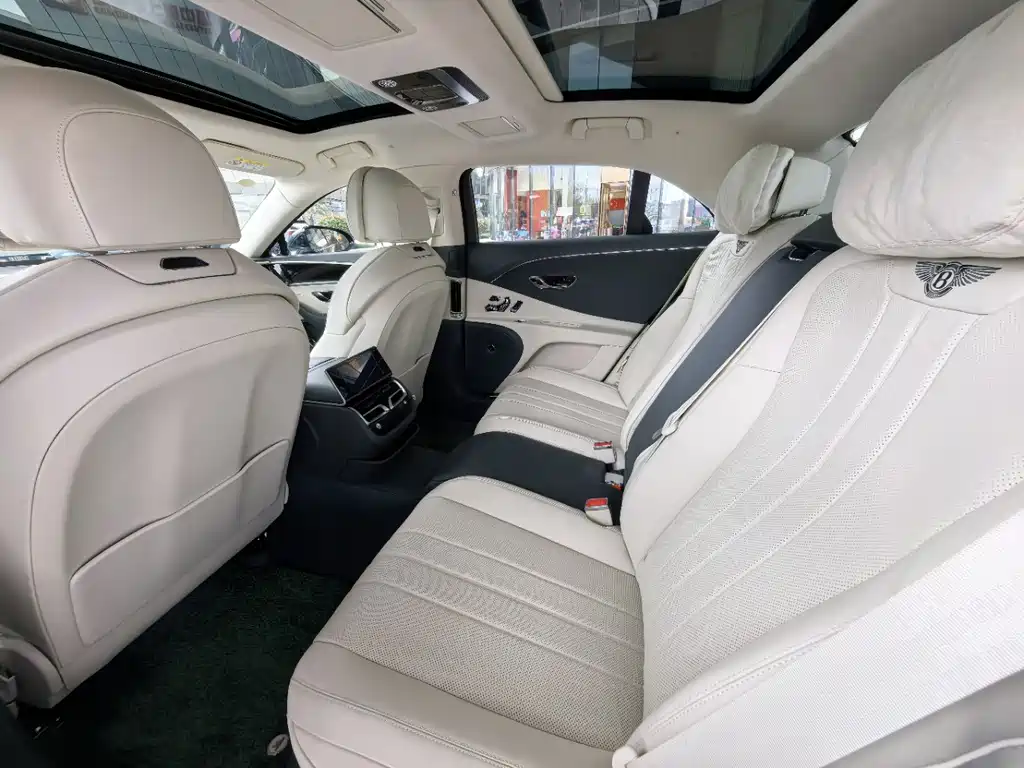 Bentley Flying Spur PHEV — миниатюра 11