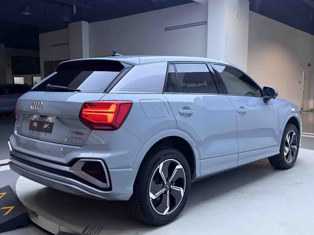 Audi Q2L e-tron — миниатюра 6