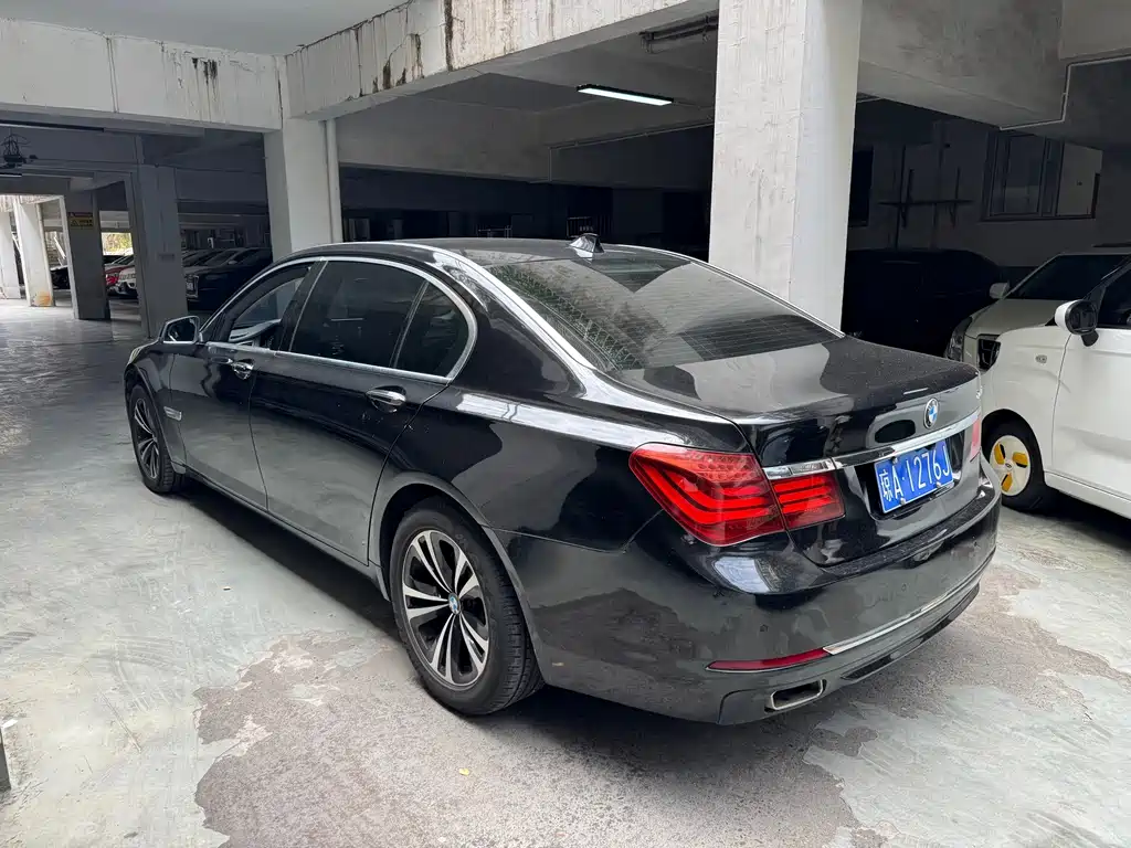 BMW 7 Series — миниатюра 7