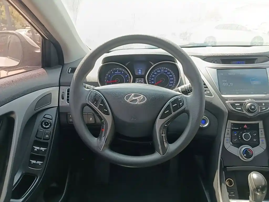 Hyundai Elantra Langdong — миниатюра 11